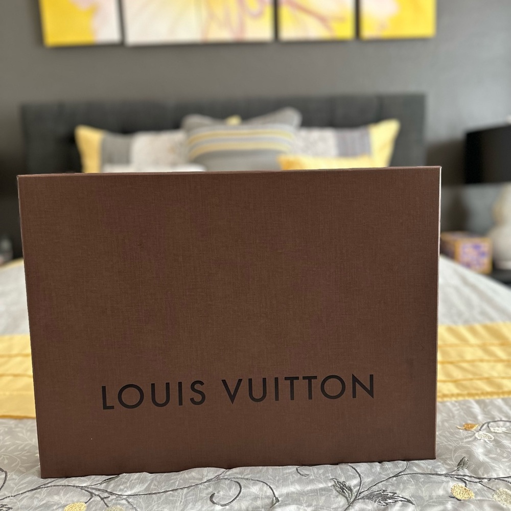 100% Authentic Louis Vuitton Gift/Storage Box in Excellent Condition